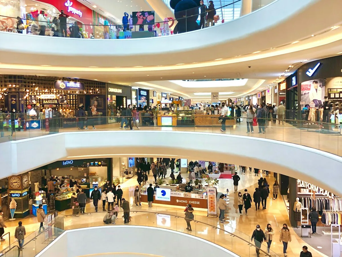 Shopping mall atrium